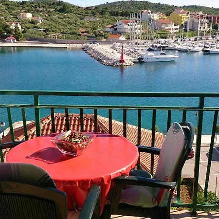 Jezera 796e Tisno