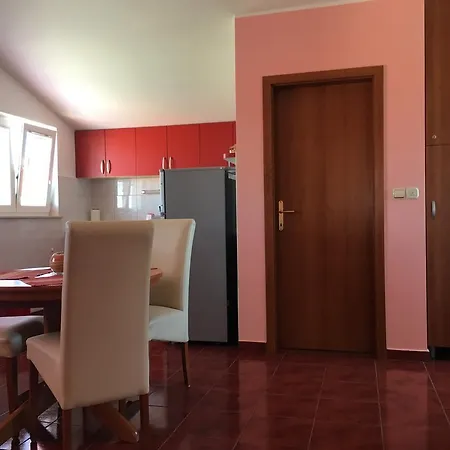 Jezera 796e * Tisno