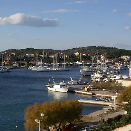 Jezera 796e * Tisno