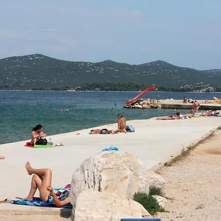 Jezera 796e * Tisno